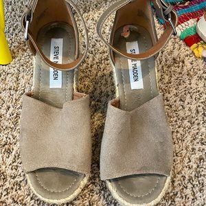 Steve Madden Sand Wedges 7